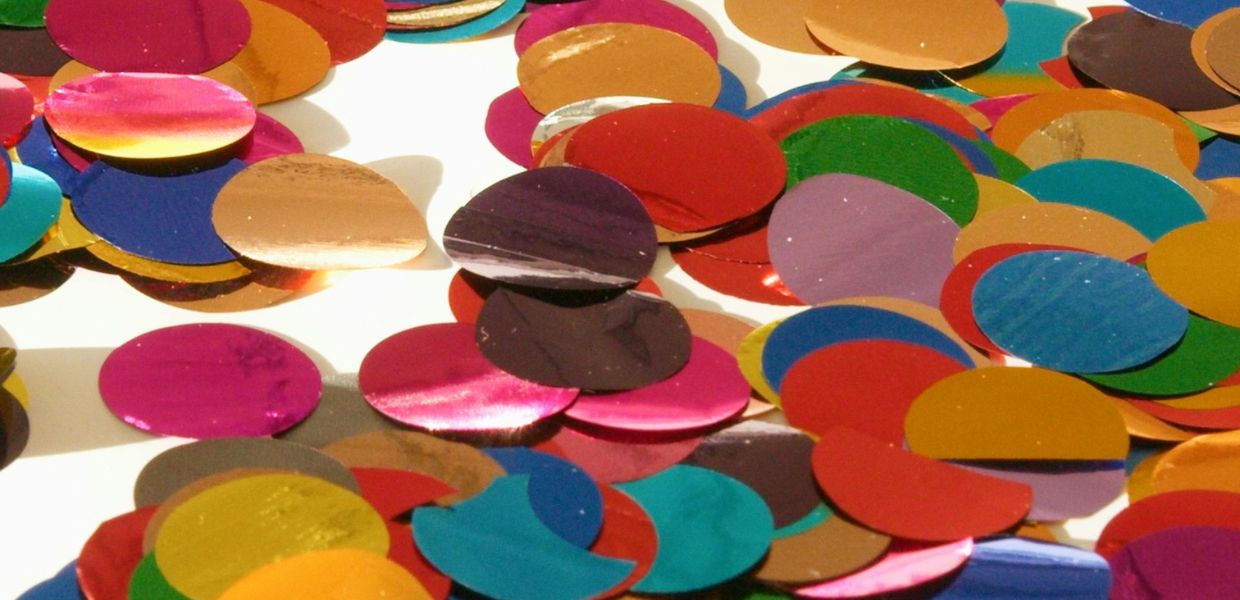 Carnevale, l'allarme Sima sui coriandoli in plastica Enorme pericolo per l'ambiente