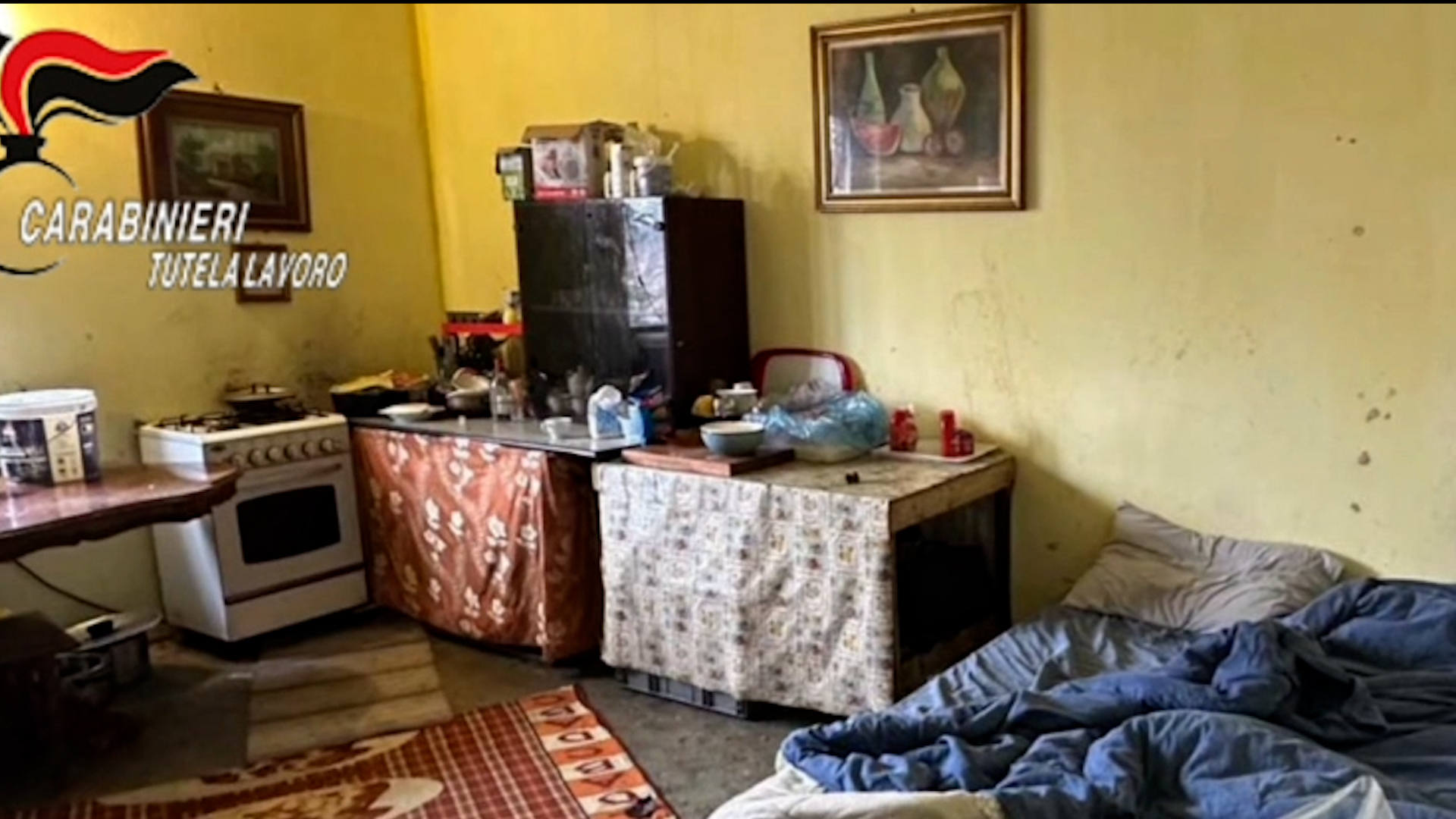 Caporalato, a Brescia 23 lavoratori sfruttati in un capannone, 8 erano minori