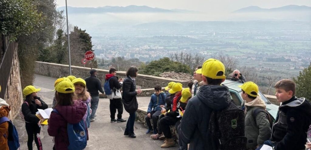 Terni, successo per il progetto ‘Paz’, i bambini raccontano e scoprono Cesi 1 Terni, successo per il progetto ‘Paz’, i bambini raccontano e scoprono Cesi, panorama Cesi