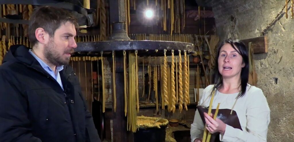 La Valigia dell’artista giovedì 2 aprile alle 2130, con i ceraioli di Bevagna, Ballarano e i Musai di Gabriella Grisanti, Debora Filippucci