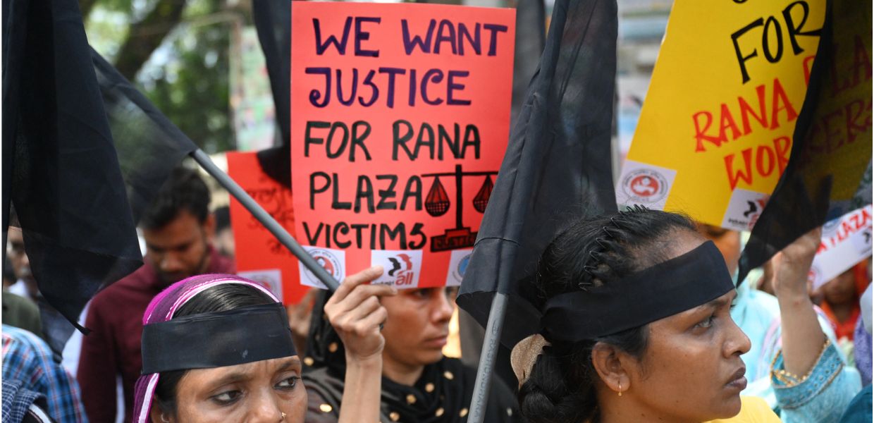 Sono passati 13 anni dalla tragedia del crollo dell’edificio Rana Plaza in Bangladesh dove persero la vita lavoratrici e lavoratori tessili impiegati nelle cinque fabbriche ospitate nello stabile.