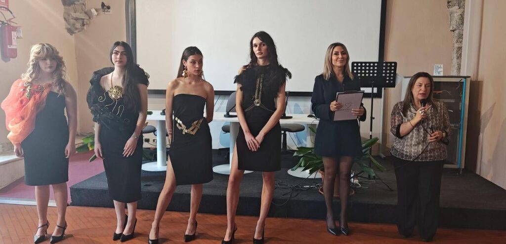 Solidarietà, moda e territorio, nel Défilé del cuore di ‘Un’idea per la Vita Onlus' 1 Solidarietà, moda e territorio, nel Défilé del cuore di ‘Un’idea per la Vita Onlus', foto Defilè a Terni