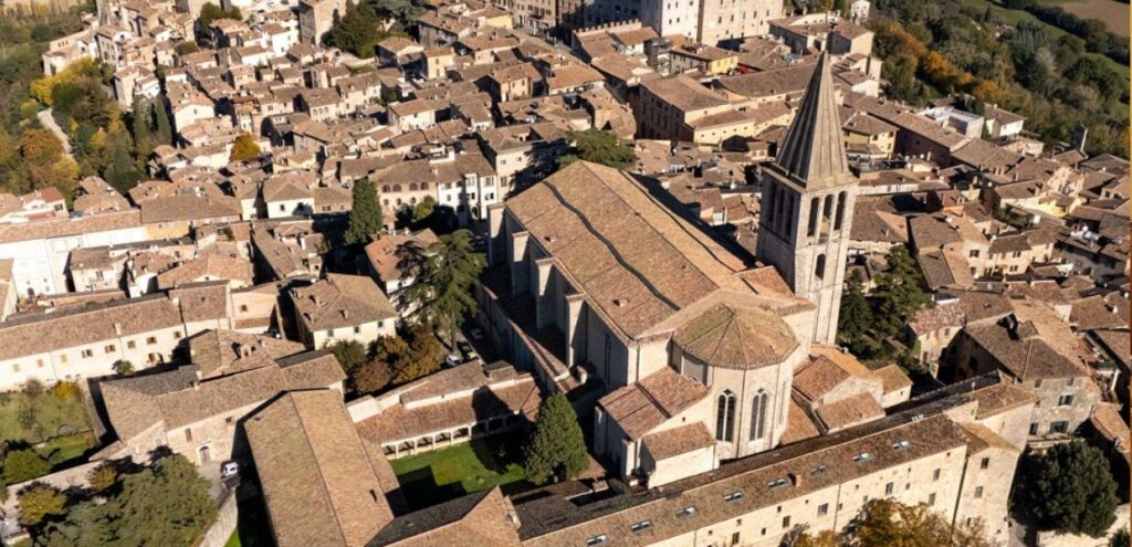 A Todi (Pg), Porchettiamo, il Festival delle Porchette d’Italia 2 A Todi (Pg), Porchettiamo, il Festival delle Porchette d’Italia, Todi veduta aerea