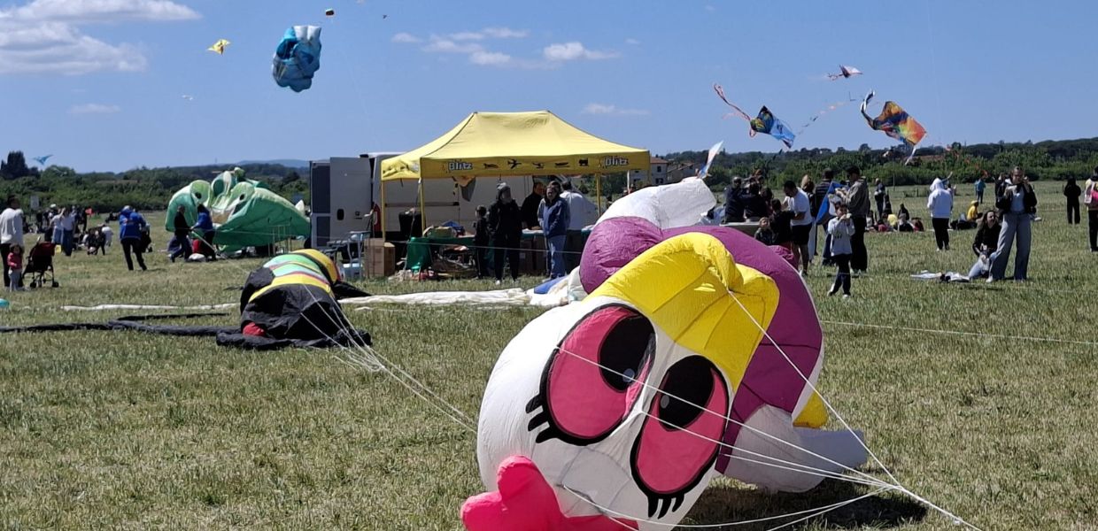 Castiglione del Lago (Pg), successo per il ritorno di ‘Coloriamo i cieli’