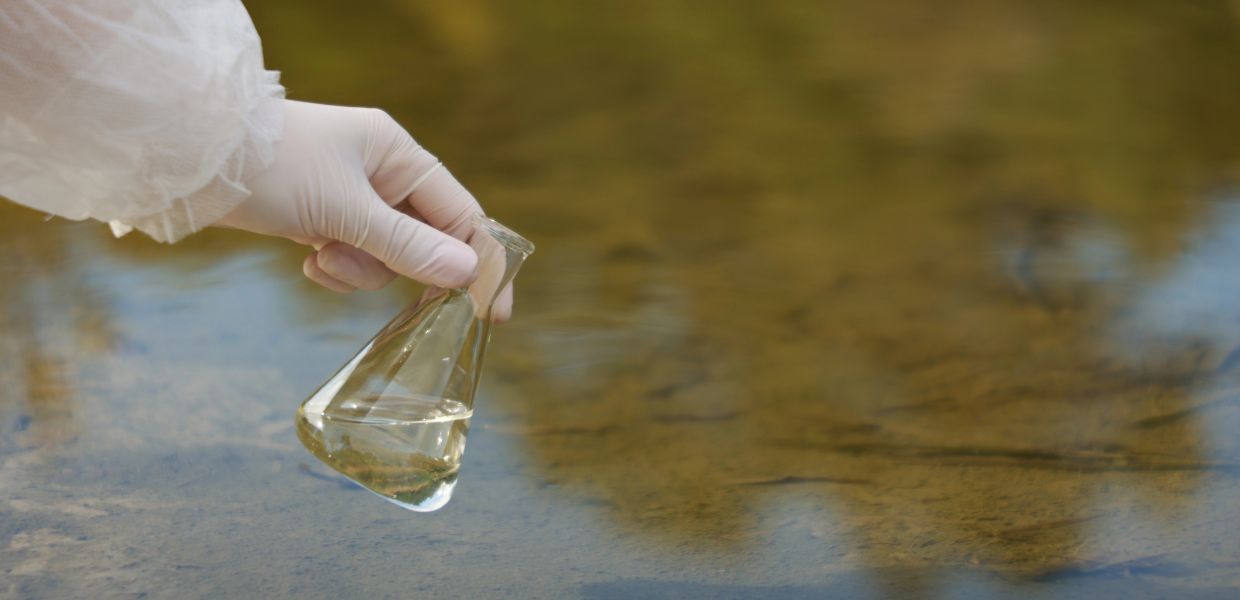Dall’Ue stretta sugli inquinanti nelle acque nell'elenco PFAS, pesticidi e microplastiche