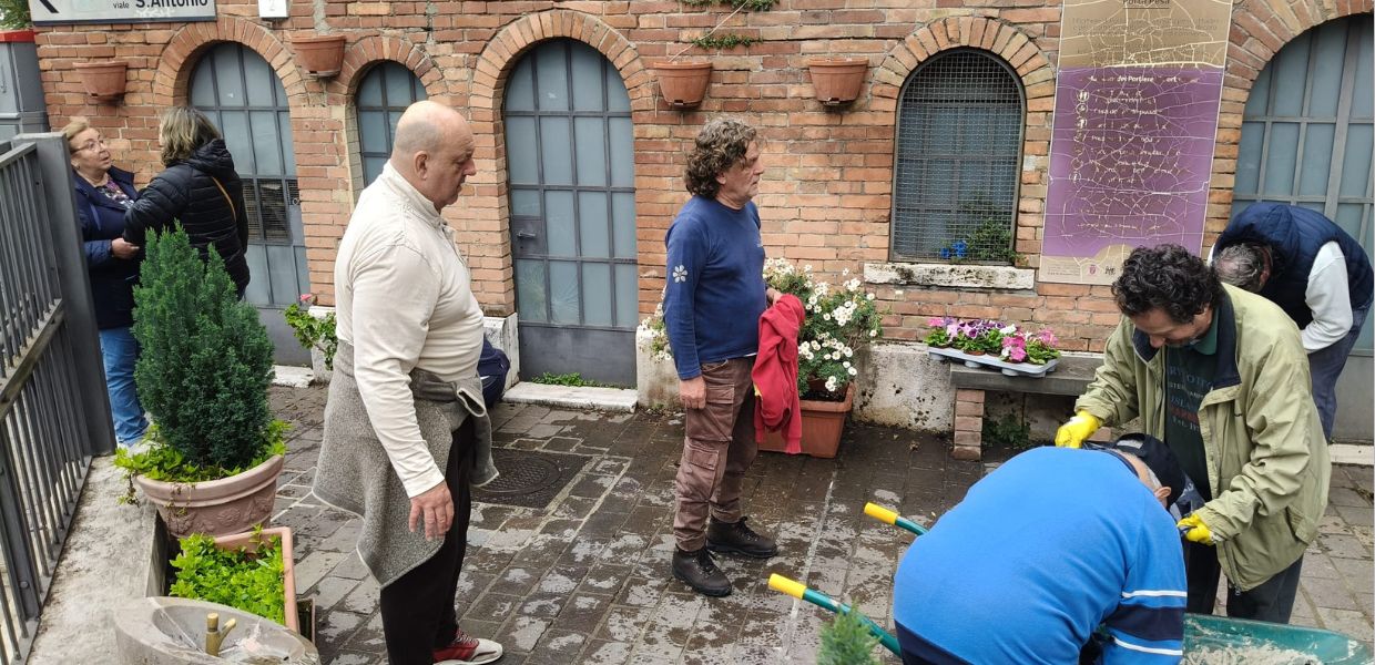 Perugia, Pulizie di Primavera associazioni del centro storico ripuliscono la città