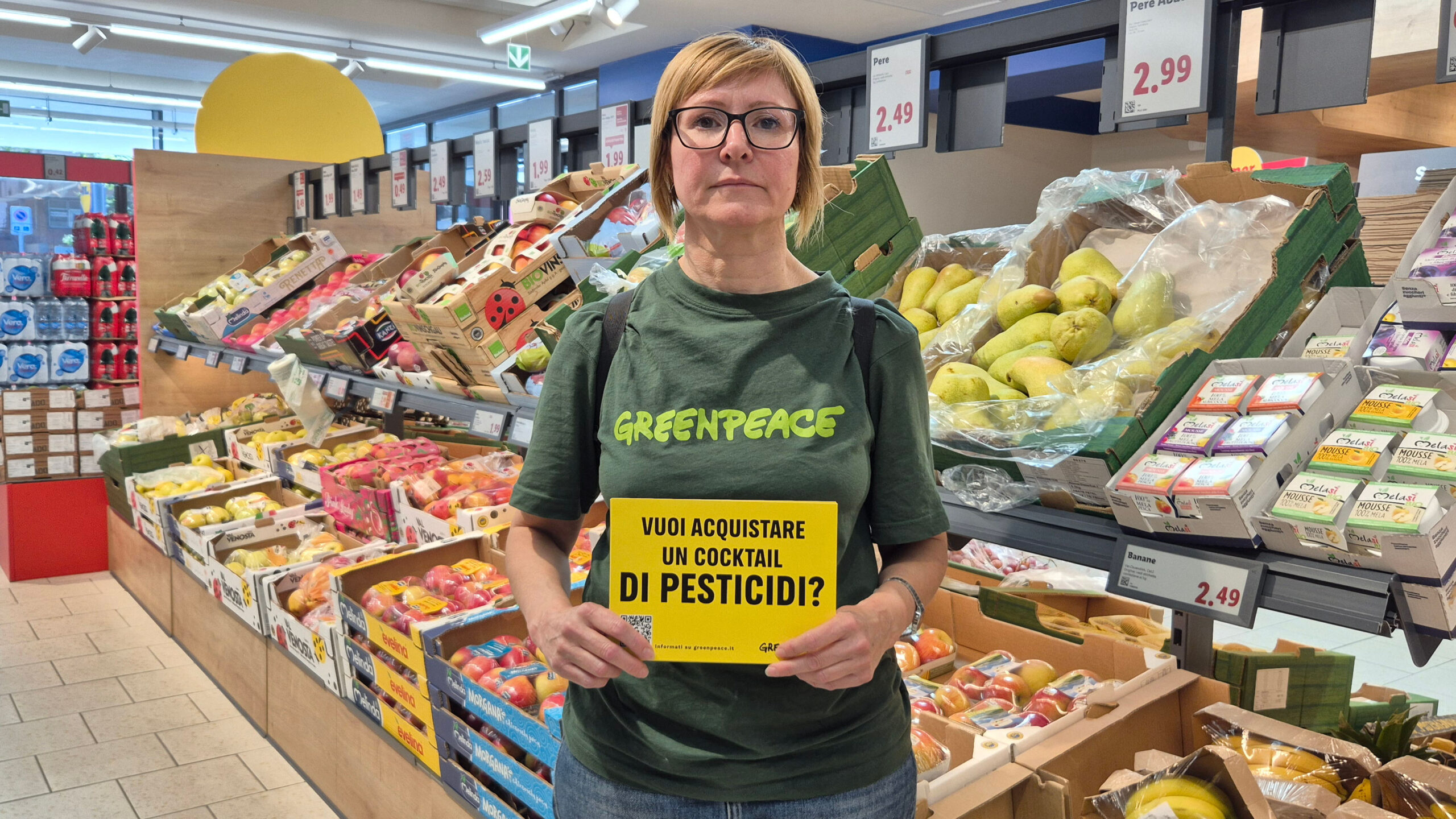 Pesticidi, Greenpeace nei supermercati per chiedere più tutele per salute e ambiente 1 Pesticidi GP 12 scaled