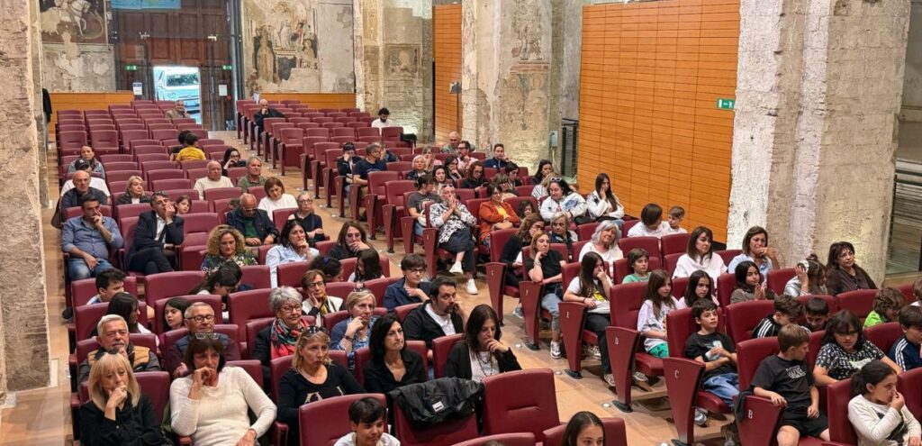Turismo, presentate le ‘Narni Kids Map’, la città vista dai bambini 2 Turismo, presentate le ‘Narni Kids Map’, la città vista dai bambini, foto vista platea