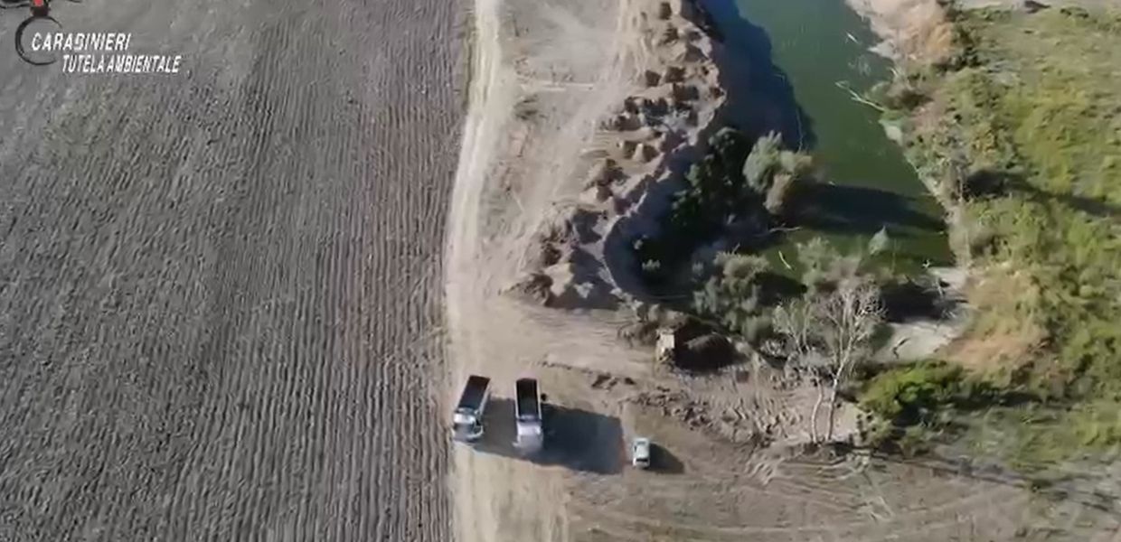 rifiuti traffico illecito campania indagati arresti