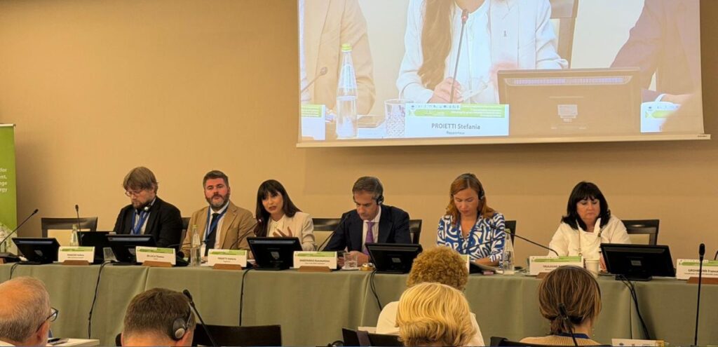 L’Umbria guida la transizione ecologica UE 2 L’Umbria guida la transizione ecologica UE, tavolo