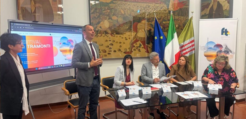 Lago Trasimeno, oltre 60 eventi per il ‘Festival dei Tramonti’ 1 Lago Trasimeno, oltre 60 eventi per il ‘Festival dei Tramonti’, conferenza stampa