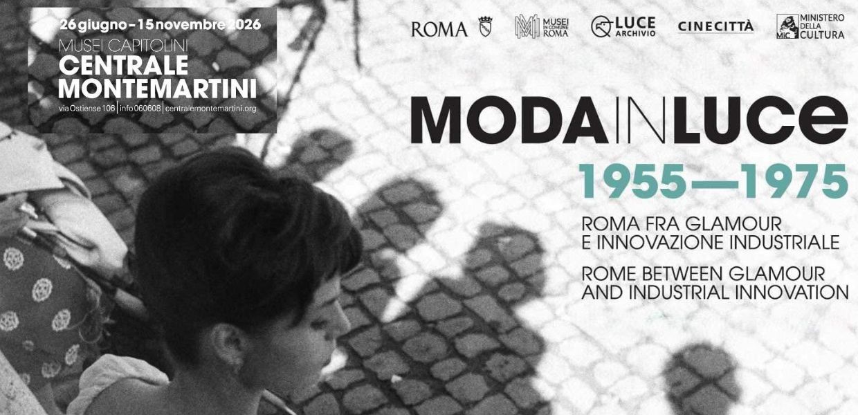 Viaggio dentro un mito: quando Roma divenne capitale mondiale della moda. Tra cinema, stile, immaginario, la mostra fotografica e multimediale "Moda in Luce" presentata da Archivio Luce Cinecittà, alla Centrale Montemartini fino al 15 novembre 2026.