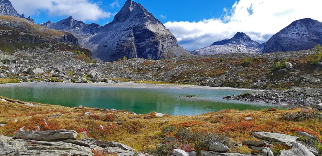 Microplastiche in alta quota trovate anche nei laghi alpini
