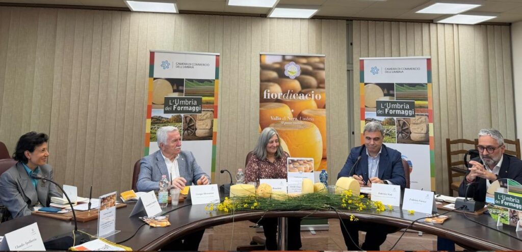 Vallo di Nera, formaggi e tradizione nella 22ª edizione di ‘Fior di Cacio’ 1 Vallo di Nera, formaggi e tradizione nella 22ª edizione di ‘Fior di Cacio’, foto conferenza