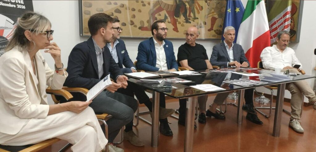 Al via la 24° edizione di ‘Musica per i Borghi’, attesa per il concerto dei Pooh 2 Al via la 24° edizione di ‘Musica per i Borghi’. attesa per il concerto dei Pooh, foto tavolo
