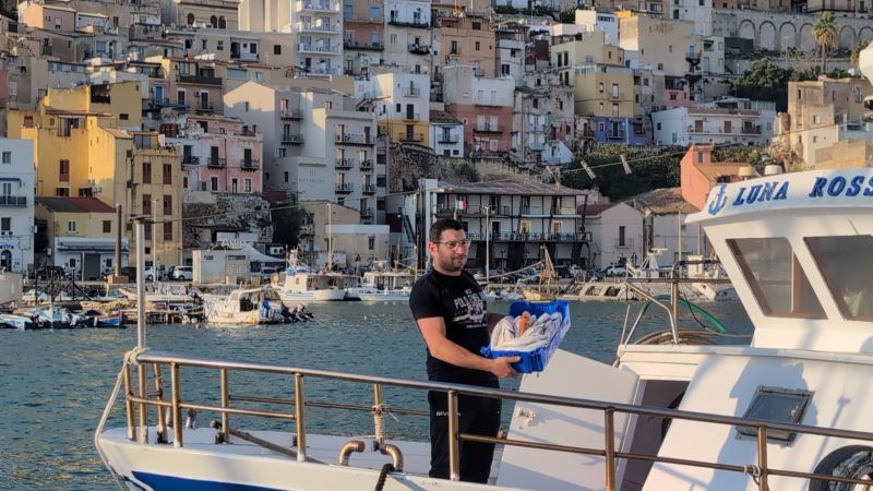 "BlueFishers", sempre meno polistirolo nel comparto ittico. La campagna di Marevivo 1 BlueFishers Sciacca