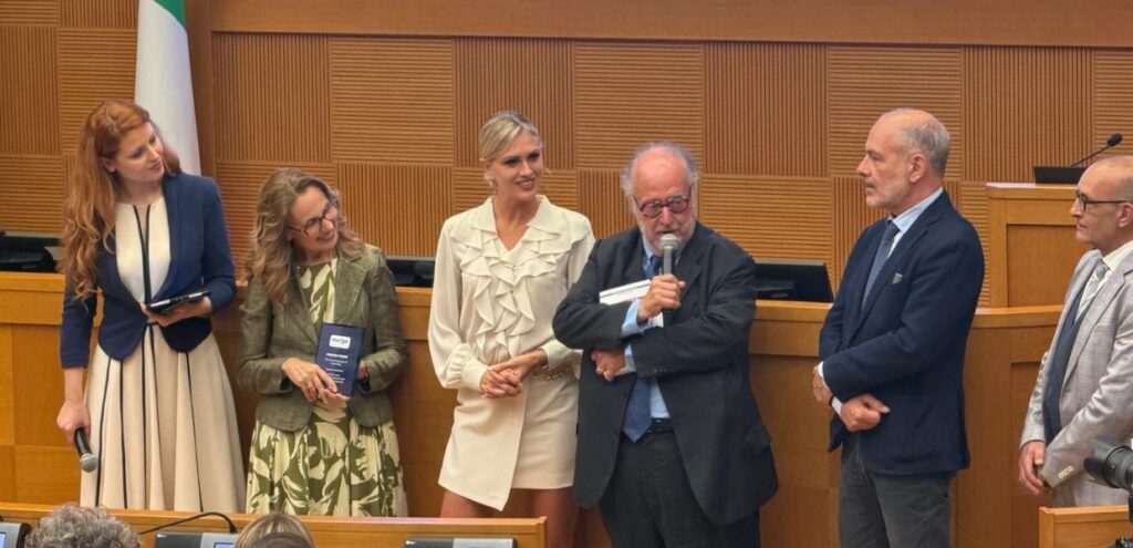 Il Moige ha premiato le produzioni Tv e Social family – friendly 3 Il Moige ha premiato le produzioni Tv e Social family – friendly, premiazione Edoardo Raspelli