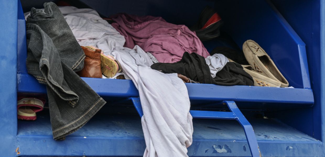 A partire dal 19 luglio l’industria della moda si scontra con una direttiva destinata a stravolgere il settore: entra in vigore in tutta Europa il divieto assoluto di distruggere gli abiti invenduti.