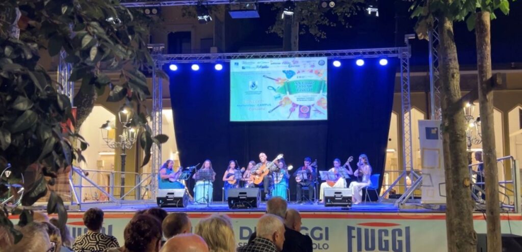 Musica, successo per la 20ª edizione di ‘Fiuggi Guitar Festival' 1 Musica, successo per la 20ª edizione di ‘Fiuggi Guitar Festival', foto pubblico