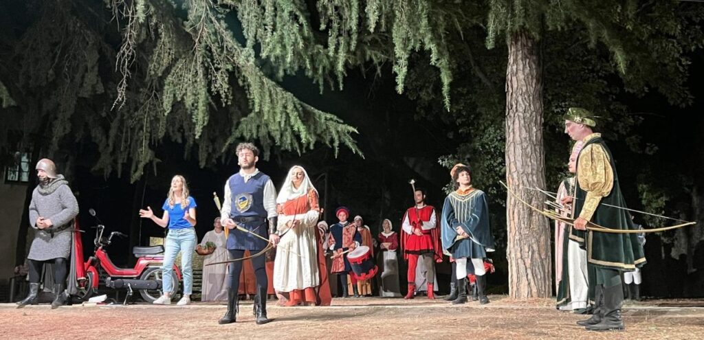 Montone (Pg) torna al Quattrocento con la Donazione della Santa Spina 1 Montone (Pg) torna al Quattrocento con la Donazione della Santa Spina, tiro con l'arco