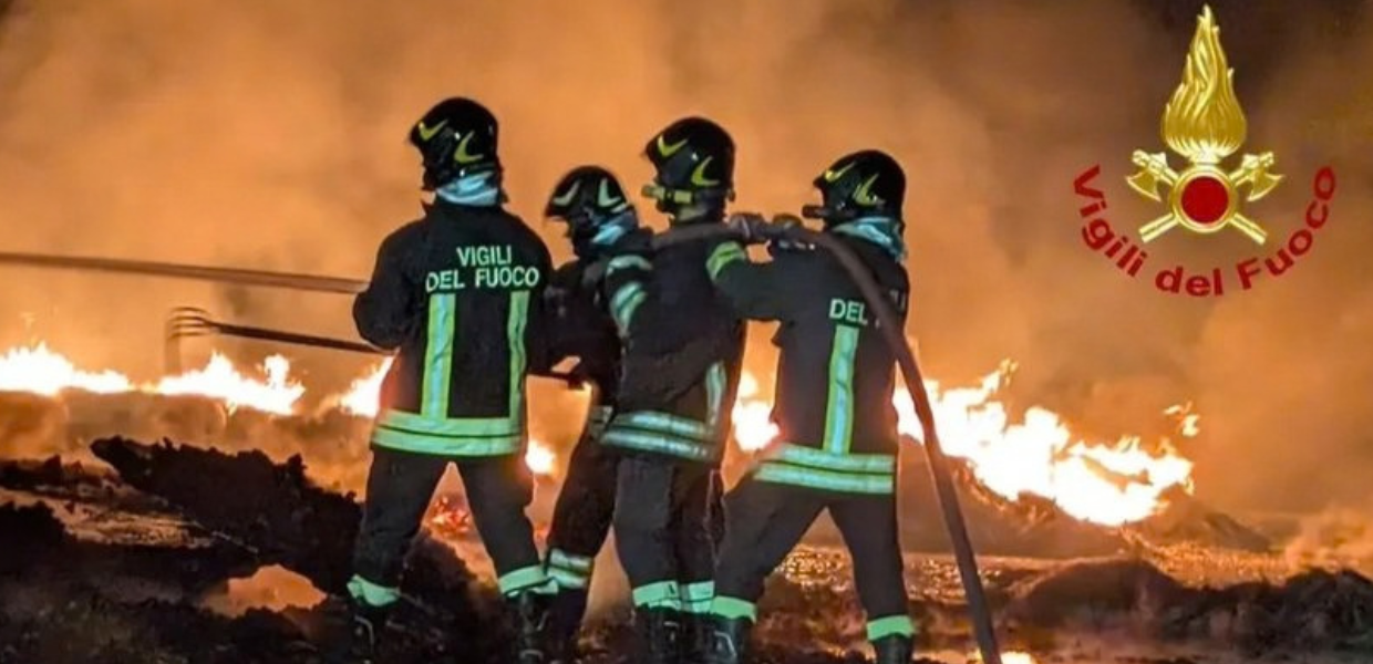 Il sindacato USB Vigili del Fuoco ha proclamato lo stato di agitazione nazionale denunciando gravi carenze legate alla sicurezza sul lavoro, alla qualità e alla distribuzione dei Dispositivi di Protezione Individuale (DPI). Intervista a Carmelo Petiti, coordinamento Nazionale USB Vigili del Fuoco.