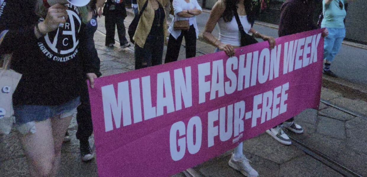 Migliaia di persone hanno marciato durante la Milano Fashion Week sabato 26 settembre per chiedere passerelle libere dalle pellicce.